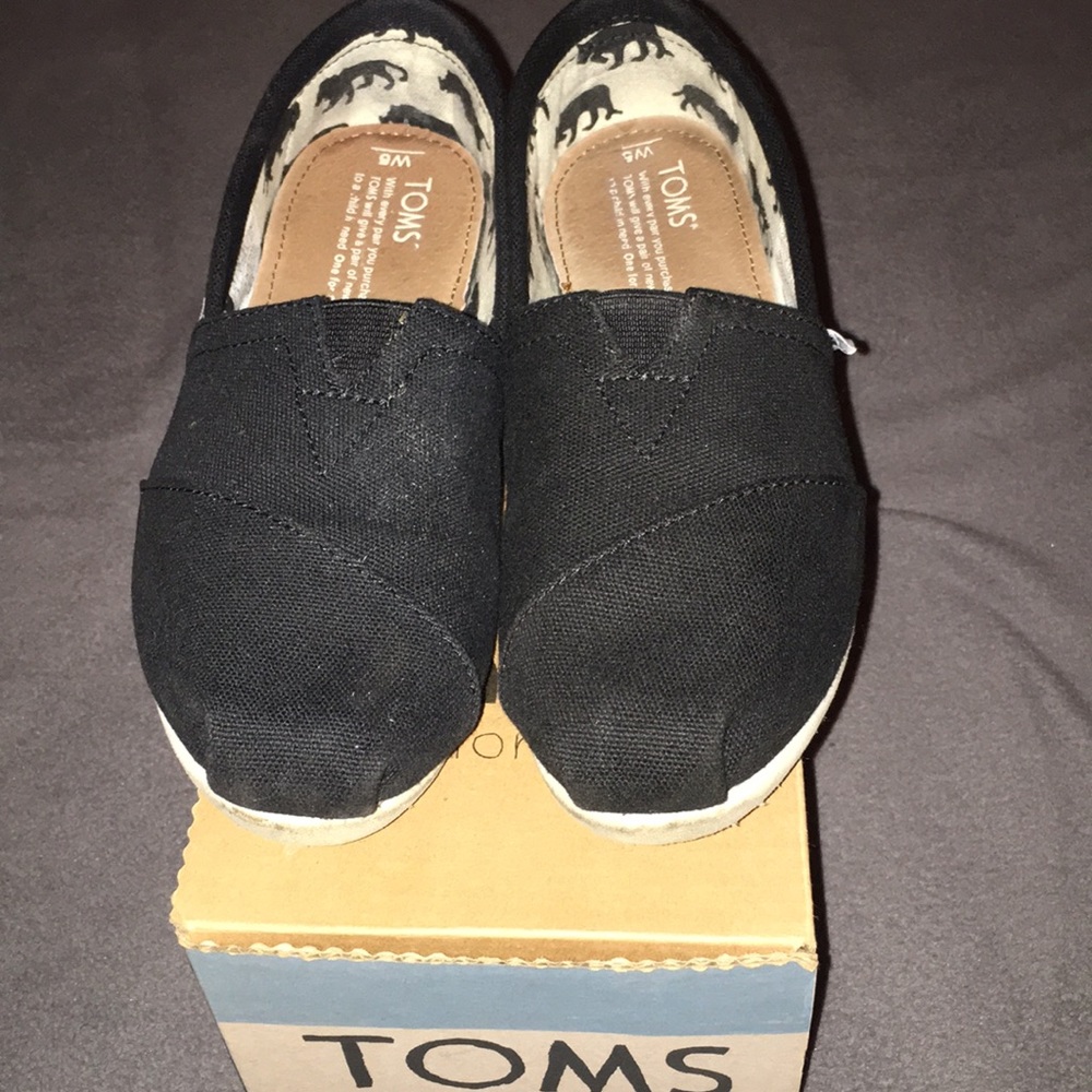 Black TOMS
